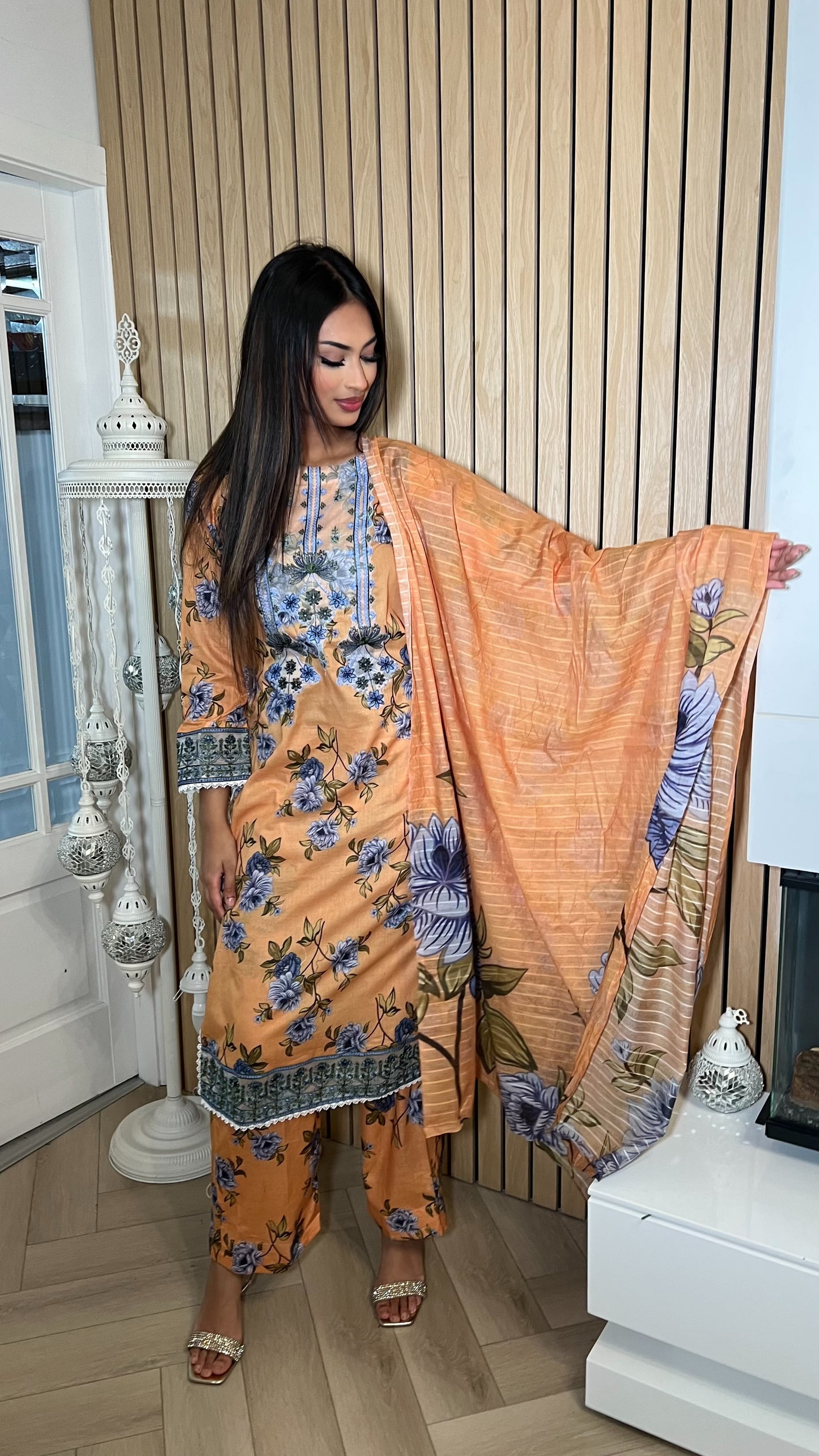 Iznik Inspired Summer/Spring Lawn- Peach Havana Floral