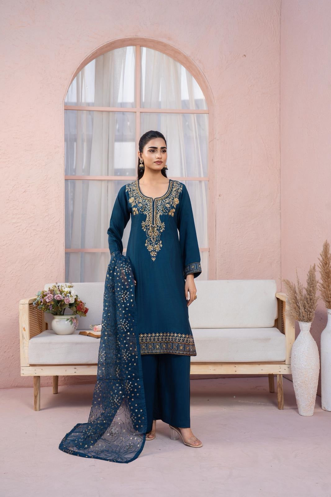 luxurious viscose suit inspired by the renowned Shantly by Barooque collection