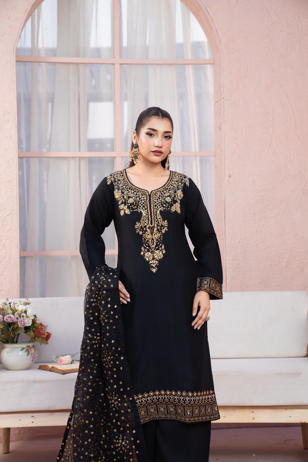 luxurious viscose suit inspired by the renowned Shantly by Barooque collection