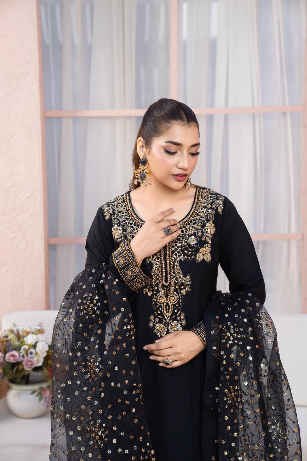 luxurious viscose suit inspired by the renowned Shantly by Barooque collection