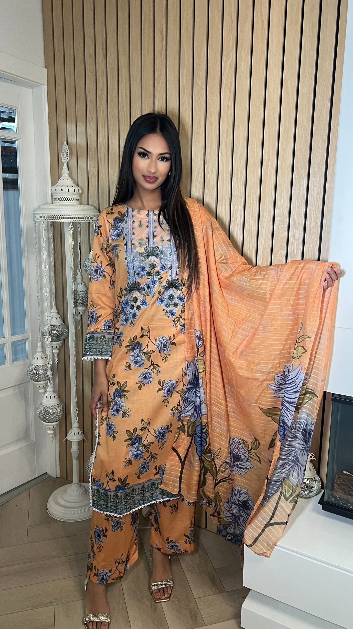 Iznik Inspired Summer/Spring Lawn- Peach Havana Floral