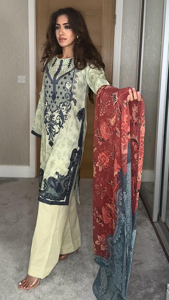 Areesha's Luxury Lawn Pret