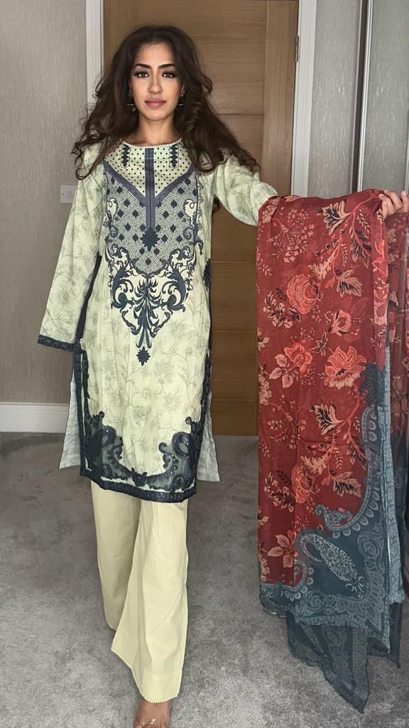 Areesha's Luxury Lawn Pret