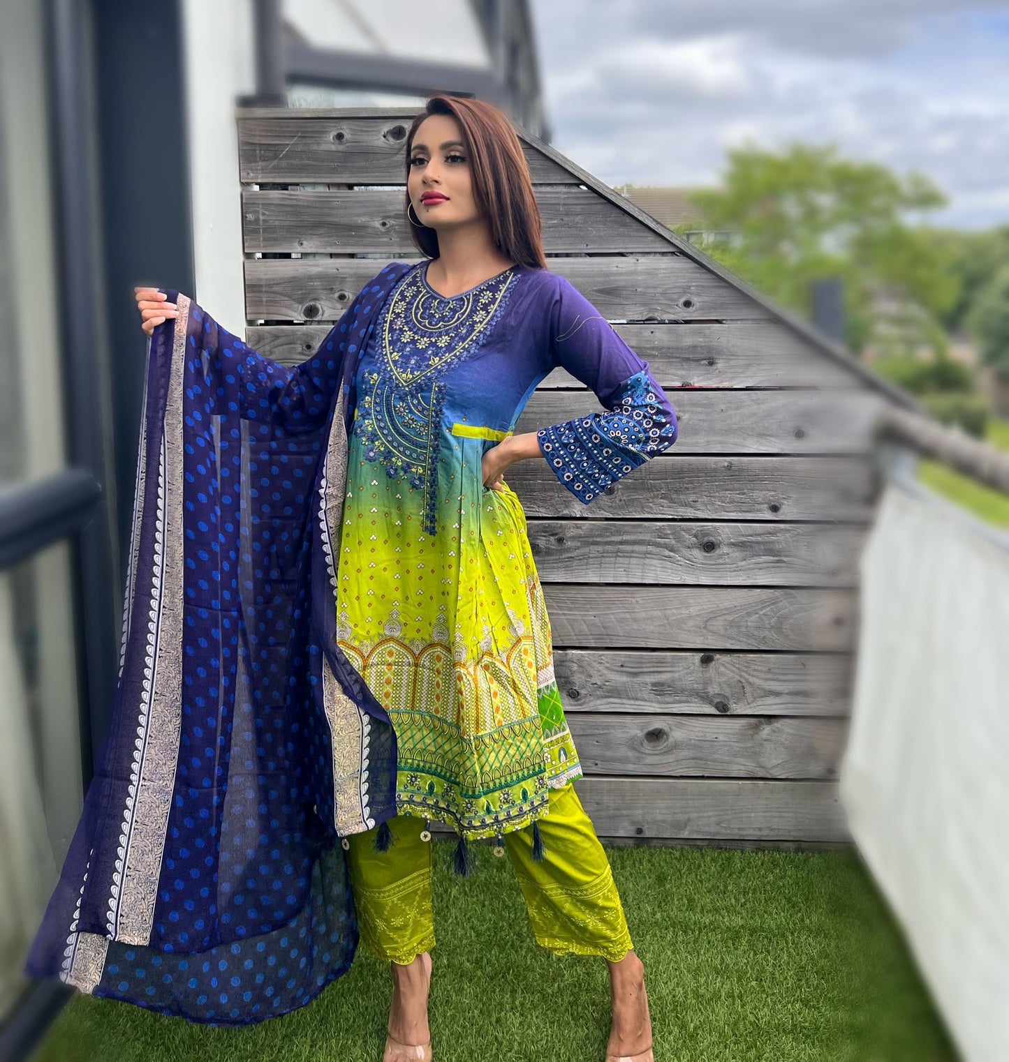 Areesha's Luxury Lawn Pret - D-3004