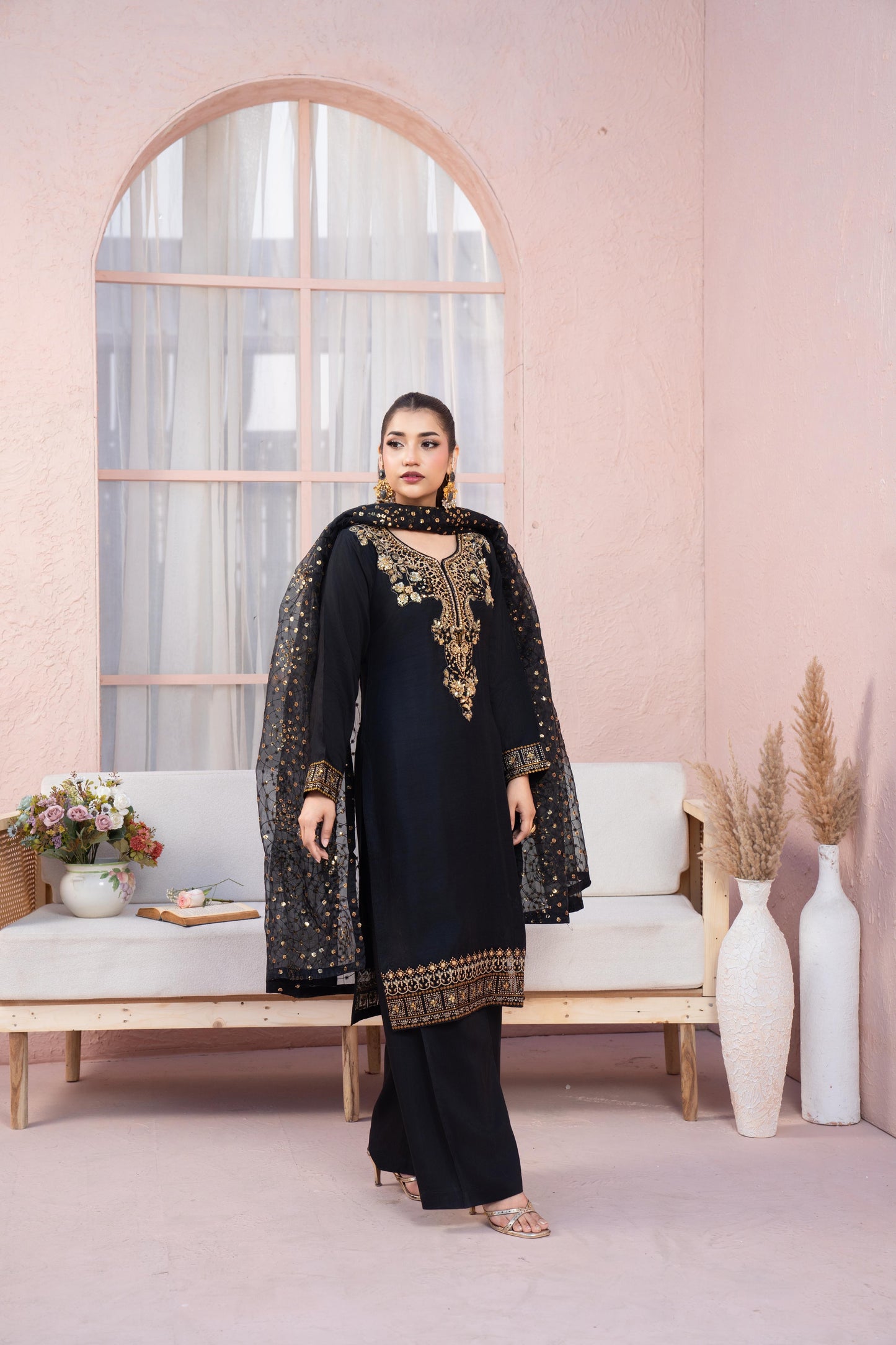 luxurious viscose suit inspired by the renowned Shantly by Barooque collection
