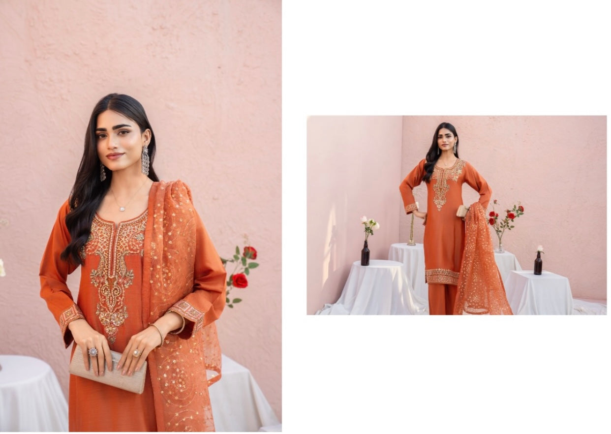 luxurious viscose suit inspired by the renowned Shantly by Barooque collection